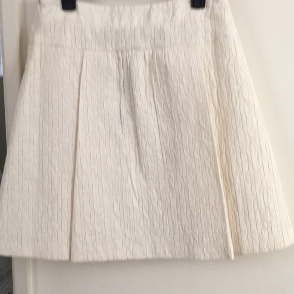 Hugo Boss cream skirt. - Picture 2 of 3